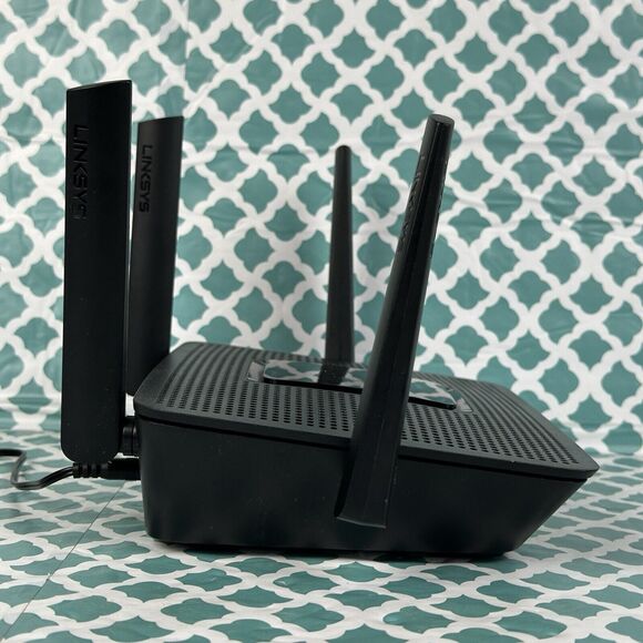 Linksys EA8300 Max-Stream Wireless AC2200 MU-MIMO‎ Tri-Band Wi-Fi Gigabit Router - Picture 6 of 8